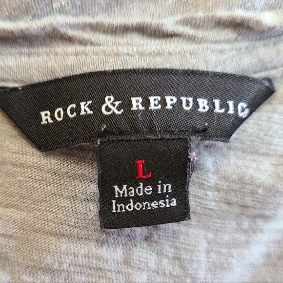 (460) Rock & Republic Woman's Graphic US Flag T-Shirt, Size: Large Color: Grey - Picture 5 of 10